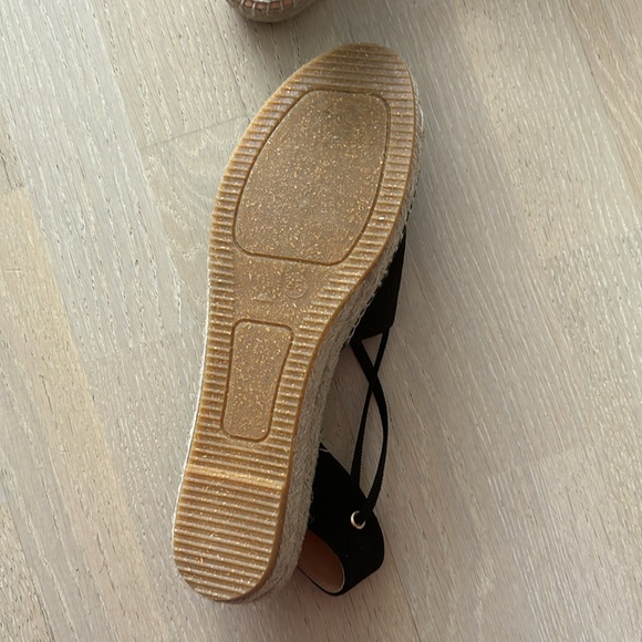 Brand new. Never worn. Kanna. Made in Spain. Paid $170 CAD with duties. - Picture 4 of 4